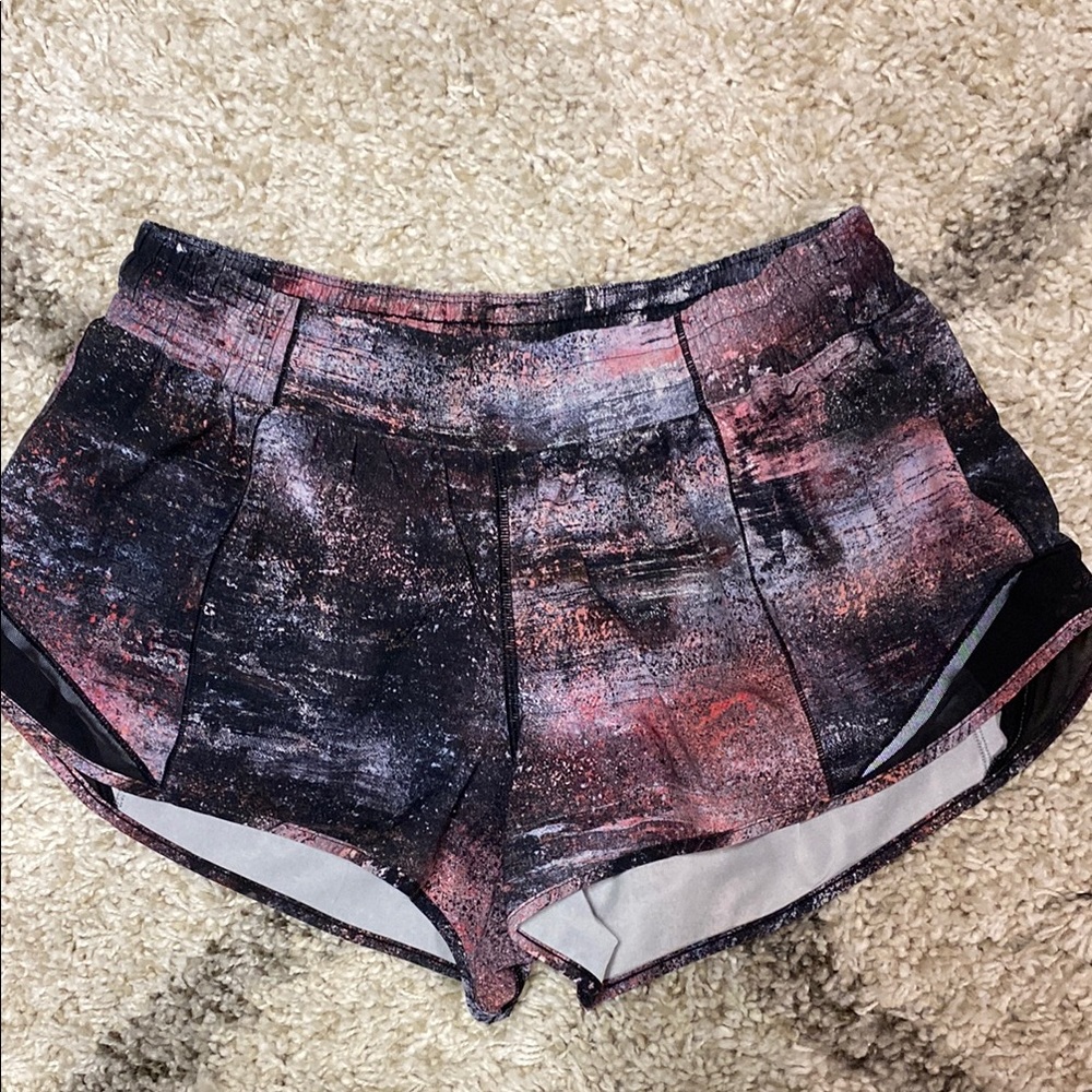 8025 -Lululemon Hotty Hot Short II *2.5"
Azurite Poppy Coral Multi / Black